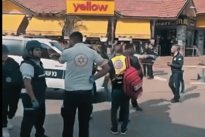 ‘Response to Massacres’ – Three Settlers Injured in Stabbing Operation in Naqab (VIDEOS)